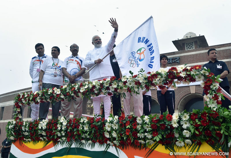 मेजर ध्यानचंद नेशनल स्टेडियम, नई दिल्ली में 31 जुलाई, 2016 को " रन फॉर रियो" को हरी झंडी दिखाते हुए प्रधानमंत्री श्री नरेन्द्र मोदी।