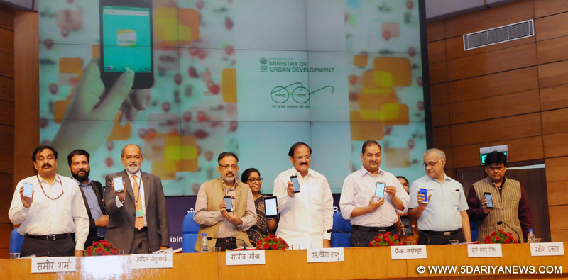 The Union Minister for Urban Development, Housing & Urban Poverty Alleviation and Information & Broadcasting, Shri M. Venkaiah Naidu releasing swachhata app, at the launch of the Swachh Survekshan-2017, in New Delhi on August 06, 2016.