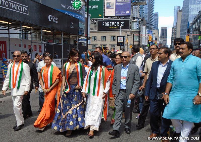 Actress Neetu Chandra (third from left) leads India Independence Day Parade in Toronto on Sunday