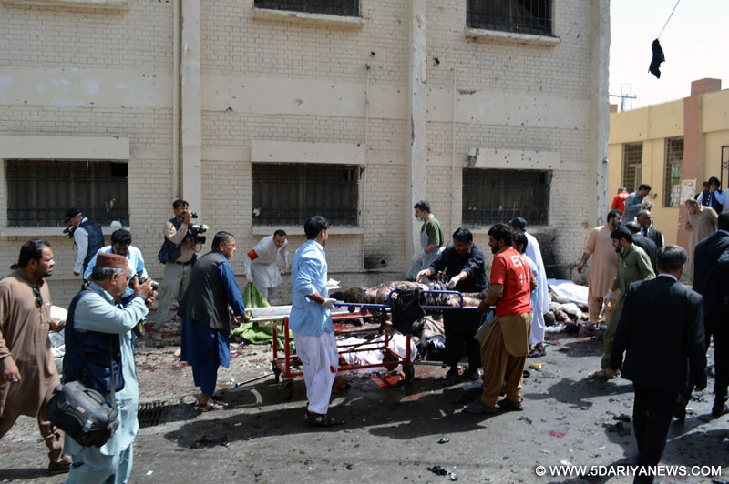 10 killed as blast hits Pakistan hospital