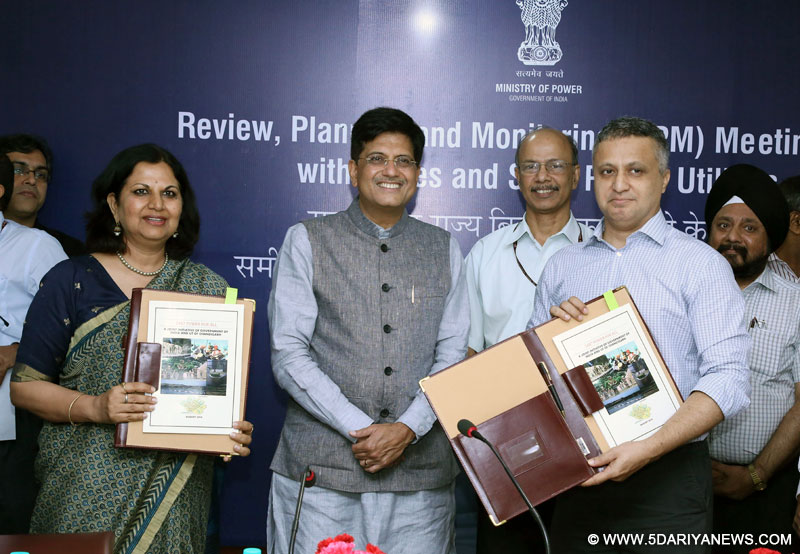 The Minister of State for Power, Coal, New and Renewable Energy and Mines (Independent Charge), Shri Piyush Goyal witnessing the signing ceremony of the Government of Chandigarh 24x7 power for all document, in New Delhi on August 10, 2016. 