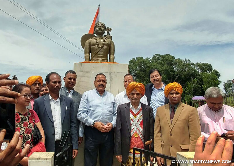 Dr. Jitendra Singh paid tributes at the statue of the legendary freedom fighter Tirot Sing, at Nangkhlaw, West Khasi Hills, Meghalaya on August 16, 2016.