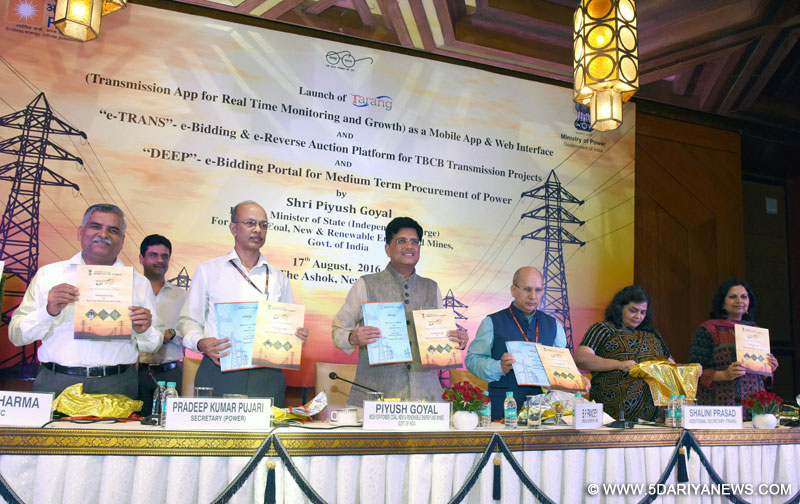 Piyush Goyal releasing the publication at the launch of the Mobile application “TARANG” (Transmission App for Real time Monitoring & Growth), e-bidding and e-RA Platform for TBCB Transmission Projects, in New Delhi on August 17, 2016. 