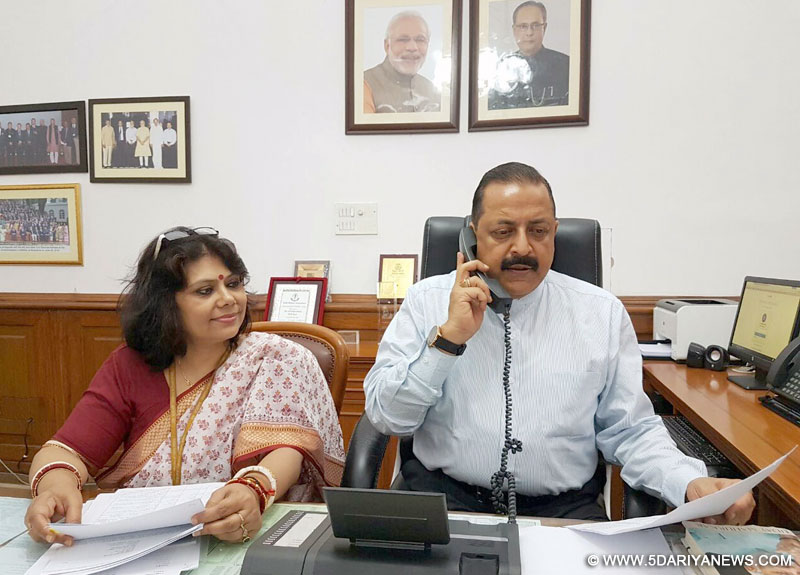 Dr. Jitendra Singh personally calling up some of the complainants at random, to confirm redressal of their grievance lodged with the Department of Administrative Reforms & Public Grievances (ARPG), in New Delhi on August 19, 2016.