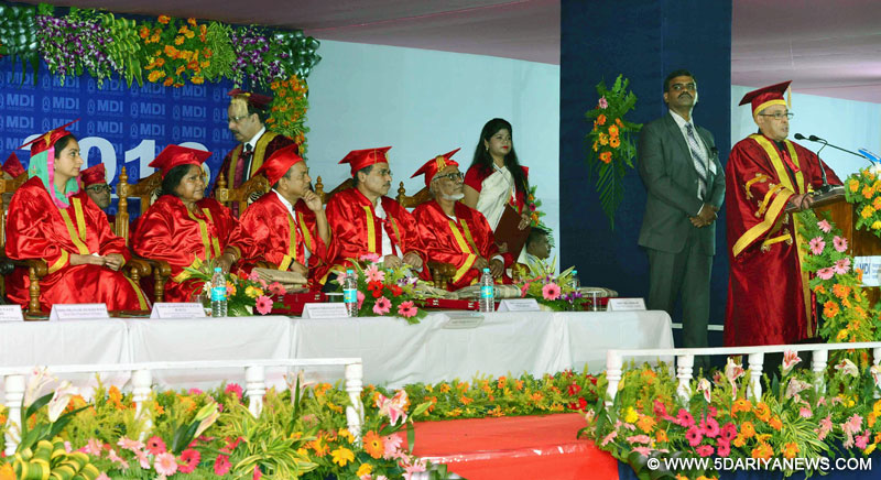 The President, Shri Pranab Mukherjee addressing at the Convocation of the Management Development Institute- Murshidabad, at MID- Murshidabad, in Jangipur, West Bengal on August 24, 2016. The Union Minister for Food Processing Industries, Smt. Harsimrat Kaur Badal, the Minister of State for Food Processing Industries, Sadhvi Niranjan Jyoti and other dignitaries are also seen.
