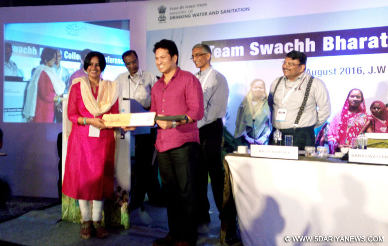 The Secretary, Ministry of Drinking Water and Sanitation, Shri Parameswaran Iyer and the Swachh Bharat Ambassador Sachin Tendulkar at an interactive session with the Swachh Bharat Champions Collectors from 22 States, through video conferencing, in New Delhi on August 25, 2016. 