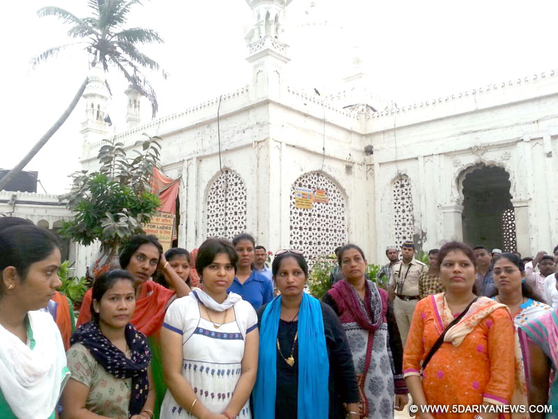 Bombay HC permits women inside Haji Ali Dargah