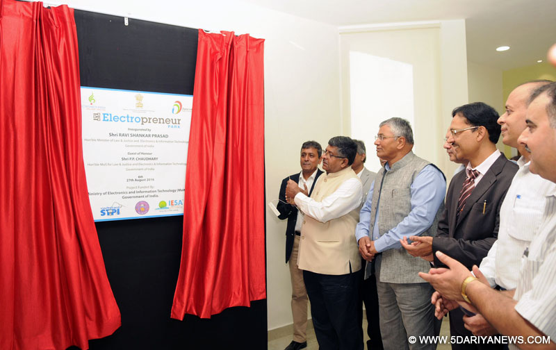 Ravi Shankar Prasad unveiling the plaque to inaugurate the “Electropreneur Park, a dedicated incubation centre of Electronic & IT”, in New Delhi on August 27, 2016. The Minister of State for Electronics & Information Technology and Law & Justice, Shri P.P. Chaudhary and other dignitaries are also seen. 