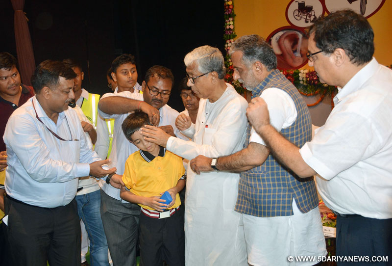 The Chief Minister of Tripura, Shri Manik Sarkar and the Minister of State for Social Justice & Empowerment, Shri Krishan Pal at the distribution camp of the aids and assistive devices to the persons with disabilities (Divyangjan), in Agartala, Tripura on August 27, 2016. 