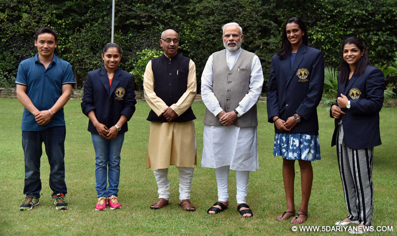 The Prime Minister, Shri Narendra Modi in a group photograph with the Rajiv Gandhi Khel Ratna Awardees of 2016, P.V. Sindhu, Sakshi Malik, Dipa Karmakar and Jitu Rai, in New Delhi on August 28, 2016. The Minister of State for Youth Affairs and Sports (I/C), Water Resources, River Development and Ganga Rejuvenation, Shri Vijay Goel is also seen.