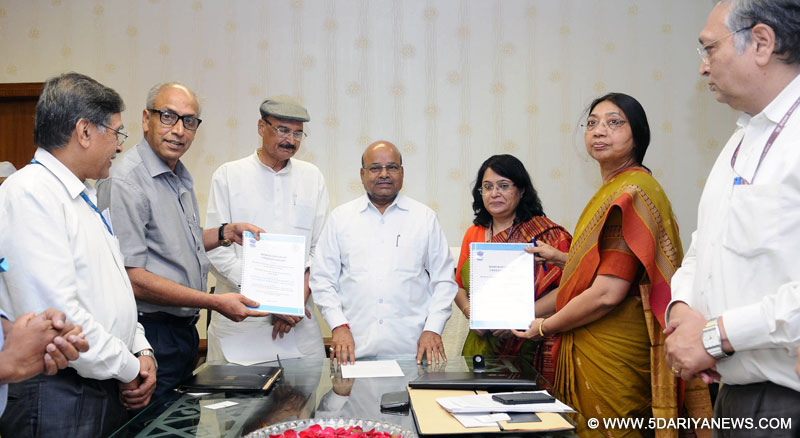 The Union Minister for Social Justice and Empowerment, Shri Thaawar Chand Gehlot witnessing the signing ceremony of the Memorandum of Understanding (MoU) between the Ministry of Social Justice & Empowerment and NDDTC, All India Institute of Medical Sciences (AIIMS), regarding the National Survey on Extent and Pattern of Substance Use, in New Delhi on August 30, 2016. The Secretary, Ministry of Social Justice and Empowerment, Ms. Anita Agnihotri is also seen.