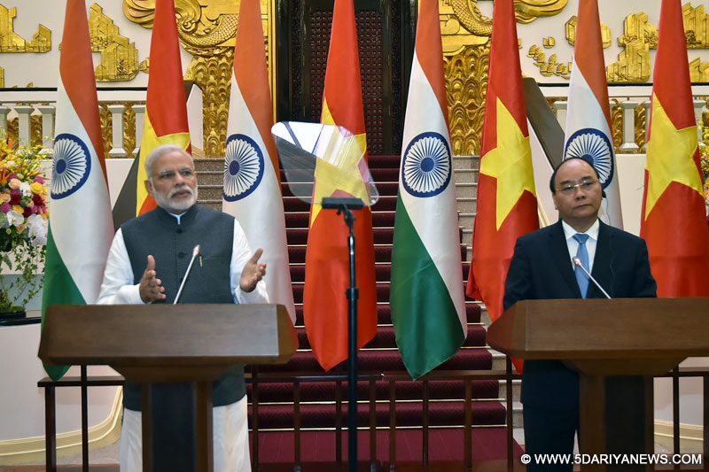 The Prime Minister, Shri Narendra Modi and the Prime Minister of the Socialist Republic of Vietnam, Mr. Nguyen Xuan Phuc at the joint media briefing, in Hanoi, Vietnam on September 03, 2016.