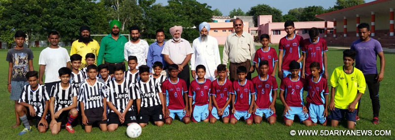 फुटबाल लीग में गढ़शंकर ने समुंदड़ा को हरा कर जीत दर्ज की
