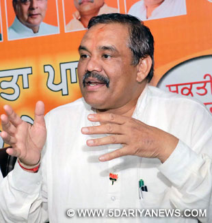 विजय सांपला