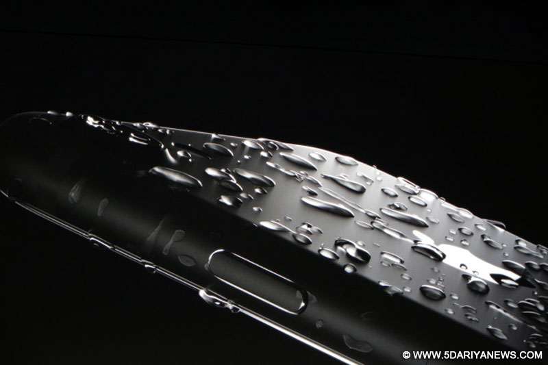 Apple unveils stunning iPhone7, iPhone 7 Plus, Apple Watch Series 2