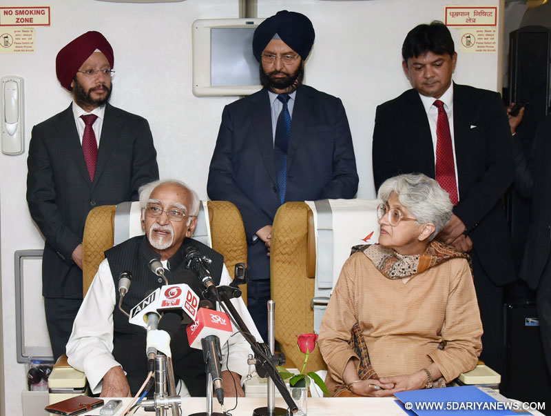 The Vice President, Shri M. Hamid Ansari interacting with the accompanying media delegation on board, Air India Special aircraft on his way to Venezuela to attend the 17th NAM Summit, on September 15, 2016.