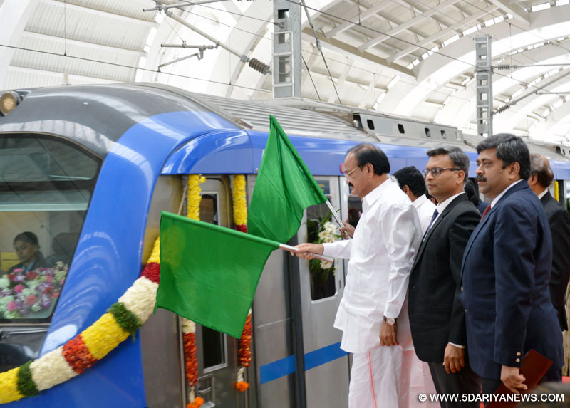 Venkaiah Naidu flagging-off the Metro Rail passenger 