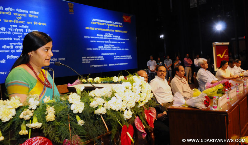Anupriya Patel addressing at the release of the Commemorative Postage Stamp on Centenary Founder’s Day of the Lady Hardinge Medical College and Associated Hospitals, in New Delhi on September 23, 2016. The Minister of State for Communications (Independent Charge) and Railways, Shri Manoj Sinha and other dignitaries are also seen.