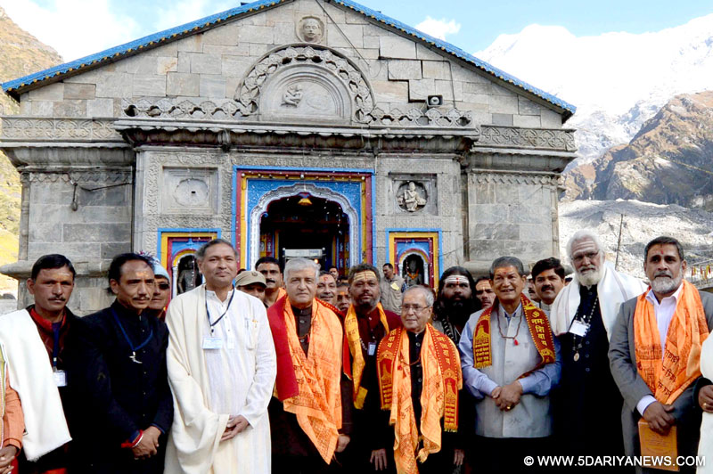राष्ट्रपति प्रणब मुखर्जी ने केदारनाथ मंदिर में दर्शन किए