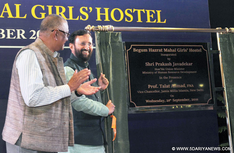 The Union Minister for Human Resource Development, Shri Prakash Javadekar unveiling the plaque to inaugurate the Begum Hazrat Mahal Girls’ Hostel, at Jamia Millia Islamia, in New Delhi on September 28, 2016.