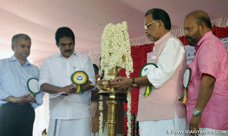 The Union Minister for Agriculture and Farmers Welfare, Shri Radha Mohan Singh lighting the lamp at the National Meet on Prospects of Coconut Sector and Kisan Mela 2016, organised by the ICAR-CPCRI, in Kayamkulam, Kerala on September 29, 2016.