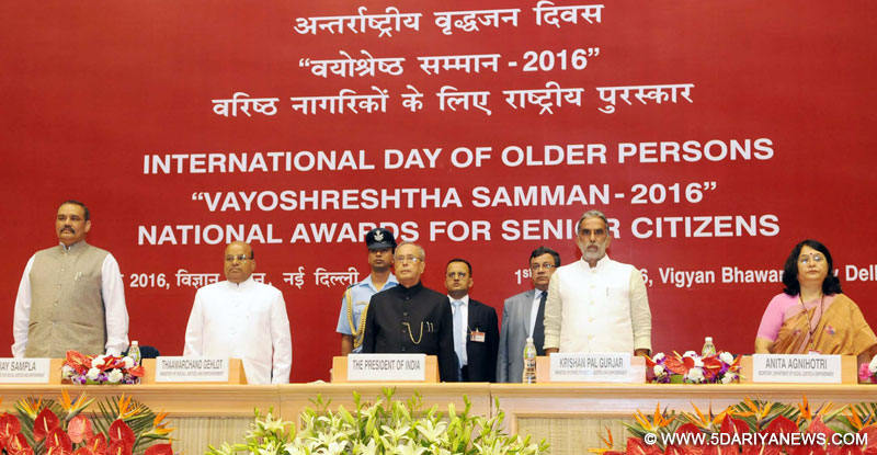 The President, Shri Pranab Mukherjee at the presentation of the “Vayoshreshtha Samman” 2016 on Senior Citizens, on the occasion of the “International Day of Older Persons”, in New Delhi on October 01, 2016. The Union Minister for Social Justice and Empowerment, Shri Thaawar Chand Gehlot, the Ministers of State for Social Justice & Empowerment, Shri Krishan Pal and Shri Vijay Sampla and the Secretary, Ministry of Social Justice and Empowerment, Ms. Anita Agnihotri are also seen.