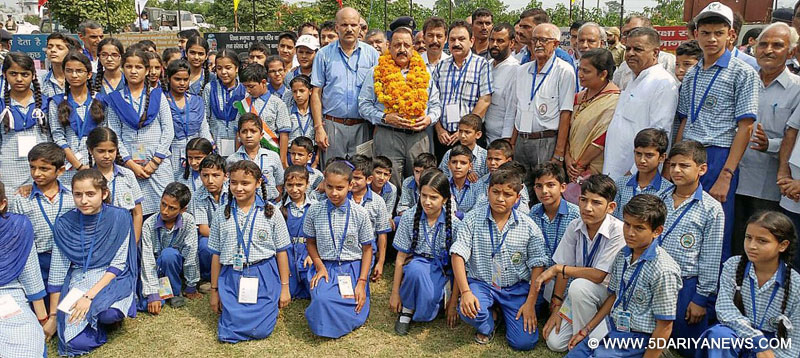 Dr. Jitendra Singh in a group photograph with students, in Kathua, Jammu and Kashmir on October 02, 2016.