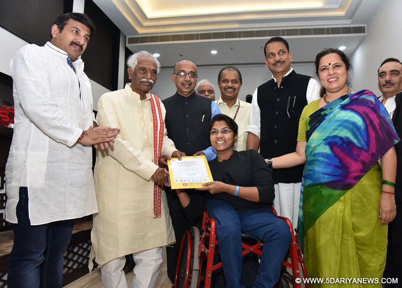 Bandaru Dattatreya presented the ‘Offer of Appointment’ to meritorious sportsperson recruited, at a function, in New Delhi on October 13, 2016. Vijay Goel, Rajiv Pratap Rudy and other dignitaries are also seen.