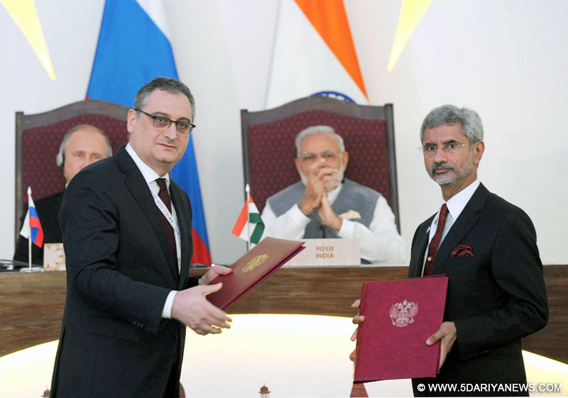 The Prime Minister, Shri Narendra Modi and the President of Russian Federation, Mr. Vladimir Putin witnessing the exchange of agreements, in Goa on October 15, 2016.