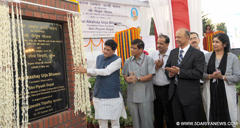 The Minister of State for Power, Coal, New and Renewable Energy and Mines (Independent Charge), Shri Piyush Goyal laying the foundation stone of “Atal Akshay Urja Bhawan”, in New Delhi on October 19, 2016. 