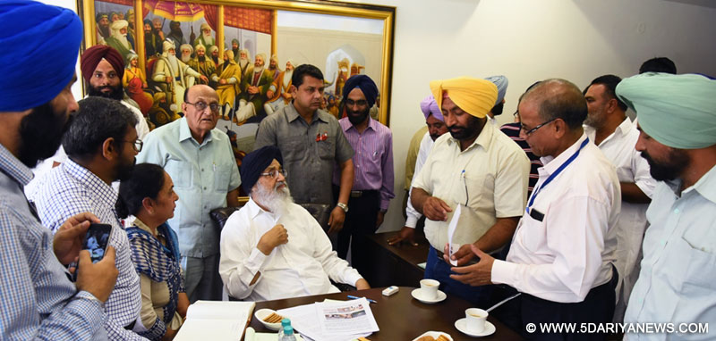 Punjab Chief Minister Mr. Parkash Singh Badal presiding over a meeting with progressive fish farmers and fishery experts at CMR on Thursday.