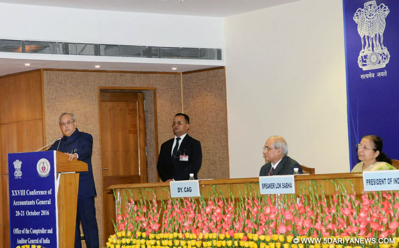 The President, Shri Pranab Mukherjee addressing at the inauguration of the 28th Accountants General Conference, organised by the Comptroller & Auditor General of India, in New Delhi on October 20, 2016. The Speaker, Lok Sabha, Smt. Sumitra Mahajan is also seen.