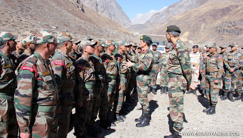 The Chief of Army Staff, General Dalbir Singh interacting with the troops, during his visit to forward areas of Uttarakhand on November 09, 2016.