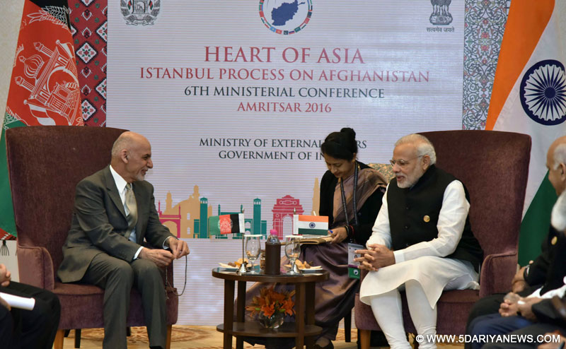 The Prime Minister, Shri Narendra Modi meeting the President of Afghanistan, Dr. Mohammad Ashraf Ghani, at Heart of Asia, in Amritsar, Punjab on December 04, 2016.