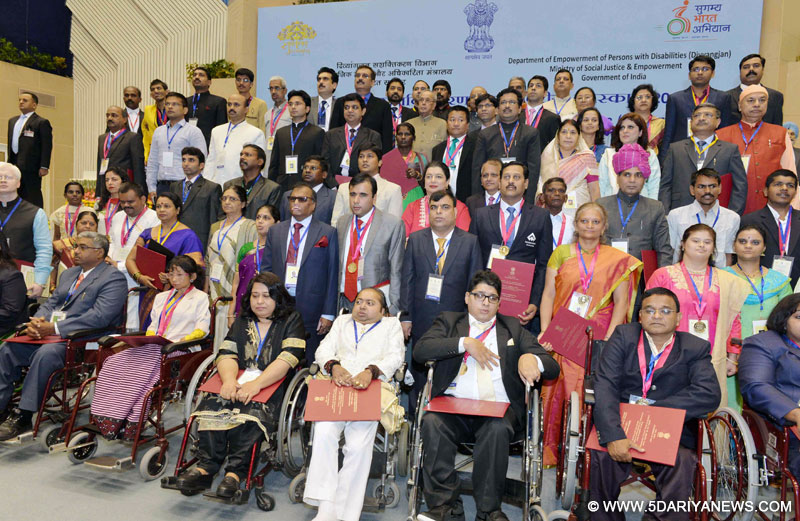 The President, Shri Pranab Mukherjee with the recipients of the “National Awards for the Empowerment of Persons with Disabilities (Divyangjan), 2016”, on the occasion of the “International Day of Disabled Persons”, organised by the Department of Empowerment of Persons with Disabilities (Divyangjan), Ministry of Social Justice and Empowerment, in New Delhi on December 03, 2016.