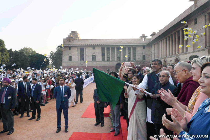 The President, Shri Pranab Mukherjee flagging off the 100 Million for 100 Million Campaign, at Rashtrapati Bhavan, in New Delhi on December 11, 2016.
