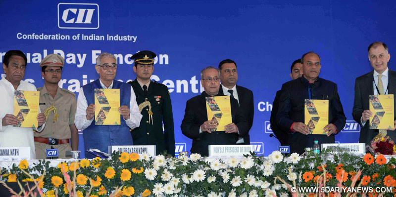 The President, Shri Pranab Mukherjee at the annual day function of the Confederation of Indian Industry (CII), at Chhindwara, in Madhya Pradesh on December 14, 2016. The Governor of Gujarat and Madhya Pradesh, Shri O.P. Kohli and other dignitaries are also seen.
