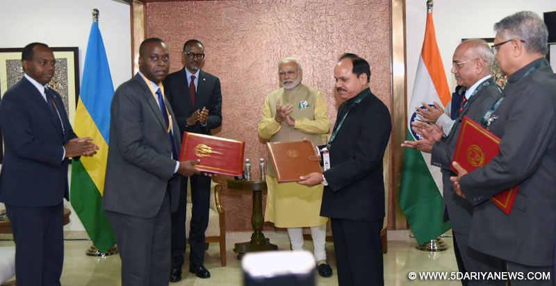 The Prime Minister, Shri Narendra Modi and the President of Rwanda, Mr. Paul Kagame witnessing the exchange of an MoU on Forensic Sciences cooperation and Rwanda’s accession to the International Solar Alliance, on the sidelines of the Vibrant Gujarat Global Summit 2017, in Gandhinagar, Gujarat on January 10, 2017.