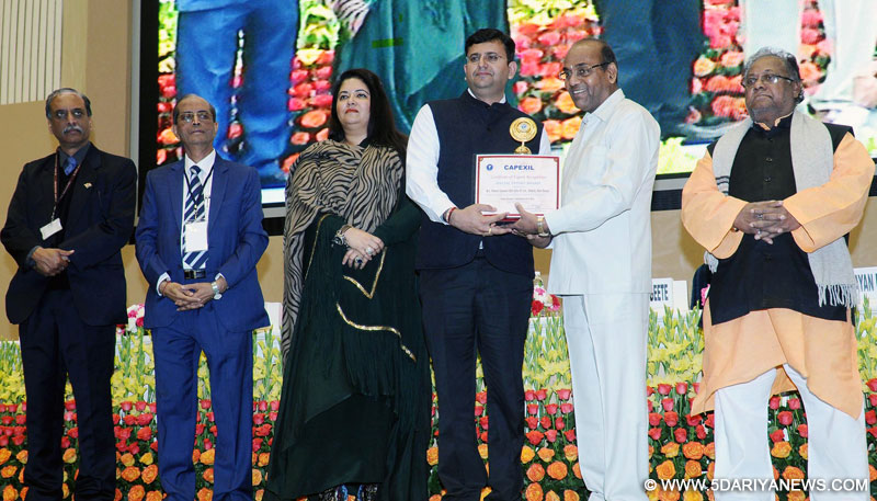 The Union Minister for Heavy Industries and Public Enterprises, Shri Anant Geete presented the Export Awards, at a function, organised by the CAPEXIL (Chemical and Allied Export Promotion Council of India), in New Delhi on February 09, 2017.