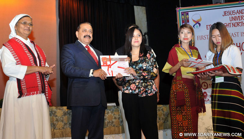 Dr. Jitendra Singh giving away the appreciation certificates at the first North East India Inter College Festival, in New Delhi on March 02, 2017.