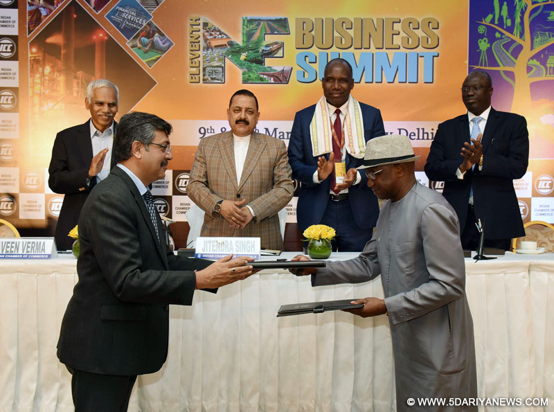 Dr. Jitendra Singh witnessing the exchange of an MoU between Indian Chamber of Commerce and Mali Chamber of Commerce, at the 11th North East Business Summit, in New Delhi on March 10, 2017.
