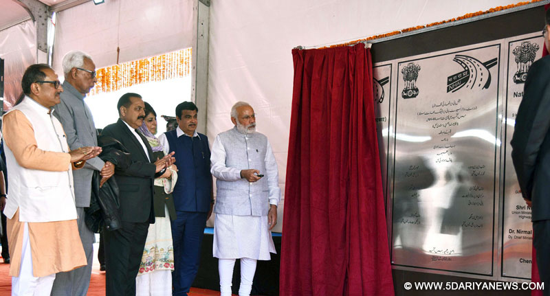 The Prime Minister, Shri Narendra Modi inaugurating the 9.2 km long Chenani-Nashri Tunnel, in Jammu Kashmir on April 02, 2017. The Governor of Jammu and Kashmir, Shri N.N. Vohra, the Union Minister for Road Transport & Highways and Shipping, Shri Nitin Gadkari, the Chief Minister of Jammu and Kashmir, Ms. Mehbooba Mufti and the Minister of State for Development of North Eastern Region (I/C), Prime Minister’s Office, Personnel, Public Grievances & Pensions, Atomic Energy and Space, Dr. Jitendra S