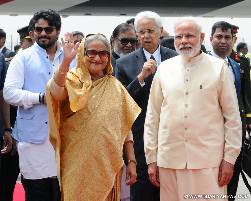 The Prime Minister, Shri Narendra Modi welcomes the Prime Minister of Bangladesh, Ms. Sheikh Hasina, on her arrival, at Air Force Station Palam, in New Delhi on April 07, 2017. The Minister of State for Heavy Industries & Public Enterprises, Shri Babul Supriyo is also seen.