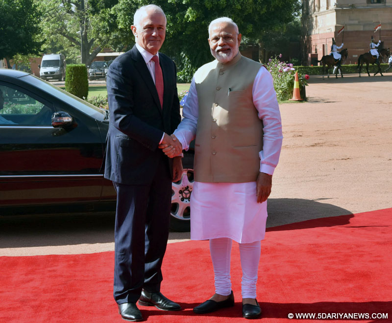 Narendra Modi welcomes the Prime Minister of Australia, Malcolm Turnbull, at the Ceremonial Reception, at Rashtrapati Bhavan, in New Delhi on April 10, 2017. 