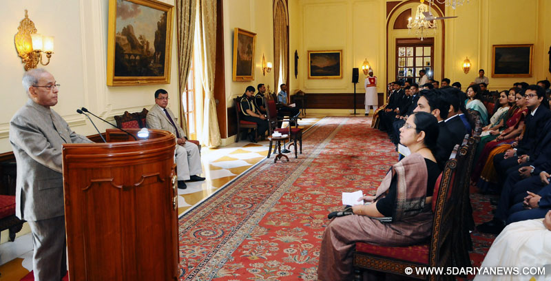 The President, Shri Pranab Mukherjee interacting with the Probationers of Indian Defence Accounts Service (IDAS), Indian Civil Accounts Service (ICAS) and Indian Post & Telecommunication Account and Financial Service (IP & TAFS) of 2016 Batch from the National Institute of Financial Management, Ministry of Finance, at Rashtrapati Bhavan, in New Delhi on May 04, 2017. 