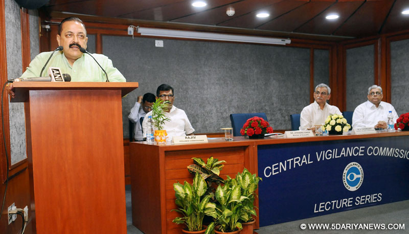 Dr. Jitendra Singh delivering the 19th lecture of the CVC ‘Lecture Series’ on “Government’s Recent Initiatives to Curb Corruption”, in New Delhi on May 09, 2017. 