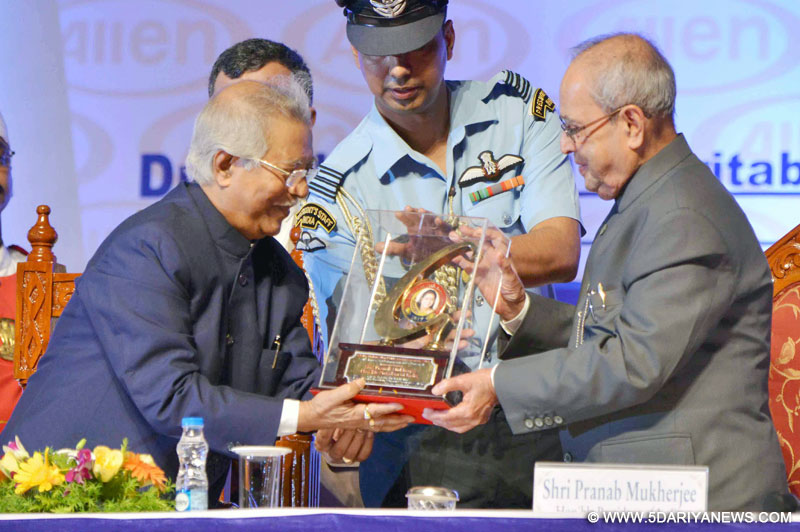 The President, Shri Pranab Mukherjee being felicitated at the presentation of Dr. Malati Allen Noble Award, Dr. Sarkar Allen Mahatma Mahnemann Award and Dr. Sarkar Allen Swamiji Award instituted by the Dr. Malati Allen Charitable Trust, at Kolkata, in West Bengal on May 19, 2017.