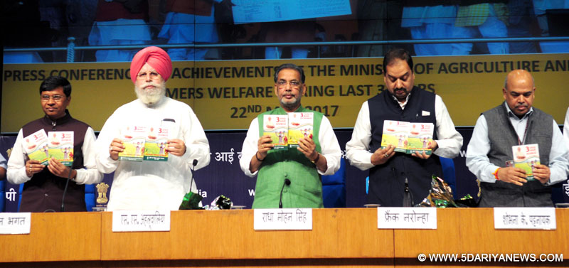 The Union Minister for Agriculture and Farmers Welfare, Shri Radha Mohan Singh releasing the booklet, at a press conference on the achievements of the Ministry during 3 years of NDA Government, in New Delhi on May 22, 2017. The Minister of State for Agriculture & Farmers Welfare and Parliamentary Affairs, Shri S.S. Ahluwalia, the Minister of State for Agriculture and Farmers Welfare, Shri Sudarshan Bhagat, the Secretary, Ministry of Agriculture and Farmers Welfare, Shri S.K. Pattanayak and the P