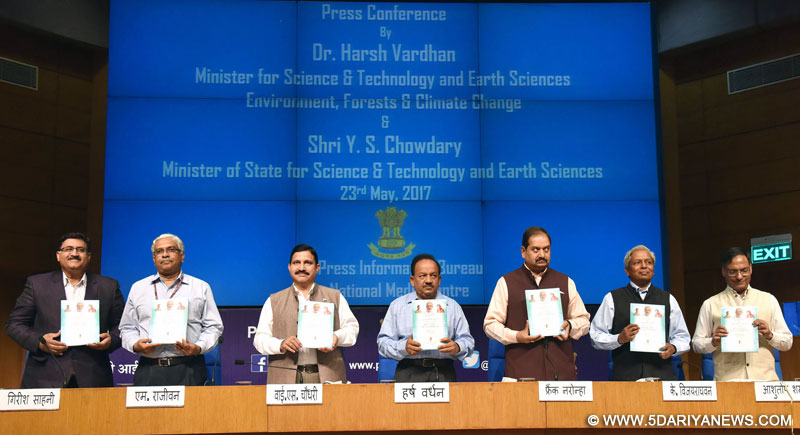 Dr. Harsh Vardhan releasing the booklet, at a press conference on the achievements of the Ministry during 3 years of NDA Government, in New Delhi on May 23, 2017. 