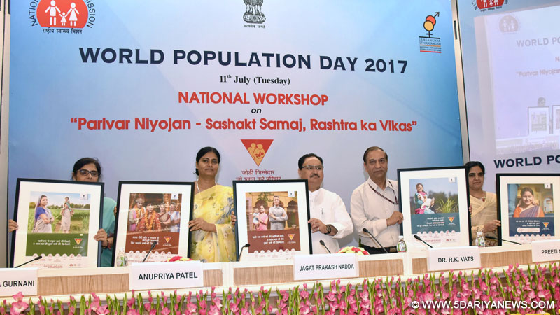 The Union Minister for Health & Family Welfare, Shri J.P. Nadda unveiling the communication campaign, under ‘Mission Parivar Vikas’, on the occasion of the World Population Day, in New Delhi on July 11, 2017. The Minister of State for Health & Family Welfare, Smt. Anupriya Patel and other dignitaries are also seen.